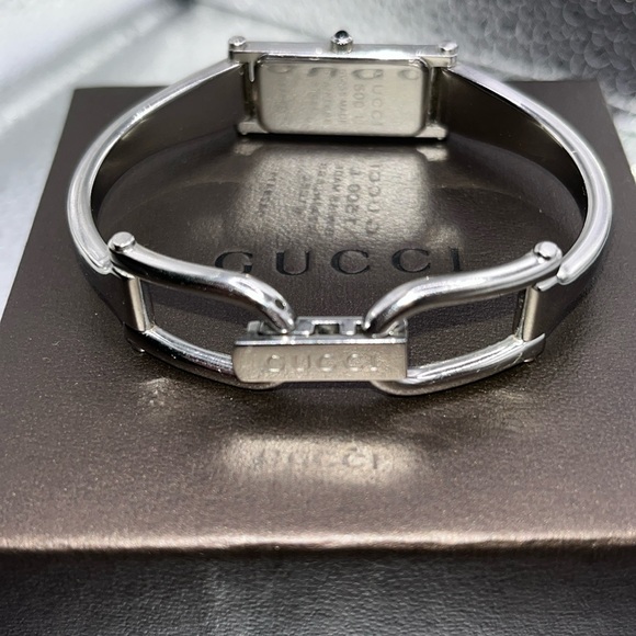 🎁Gucci Bracelet Watch w/Original Gucci gift Box🎁 - Picture 2 of 6